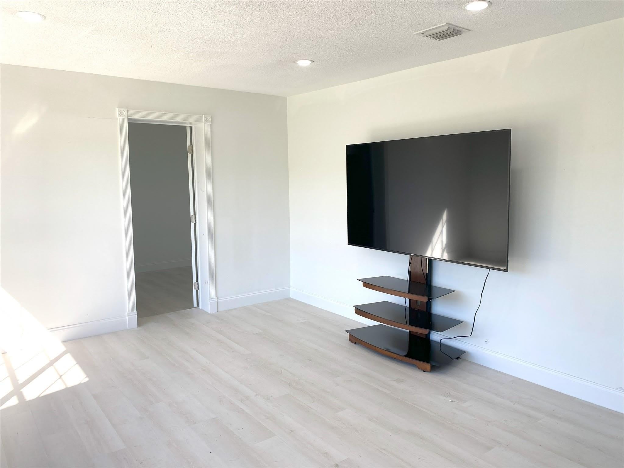 320 Nw 4Th Avenue – photo 3