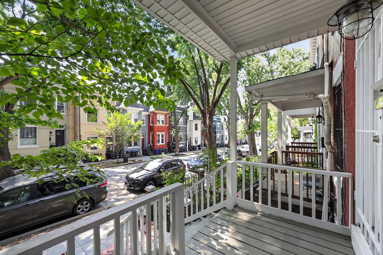 Charming Wardman-Style Rowhouse in Columbia Heights — Private Deck & Fenced Yard – photo 3