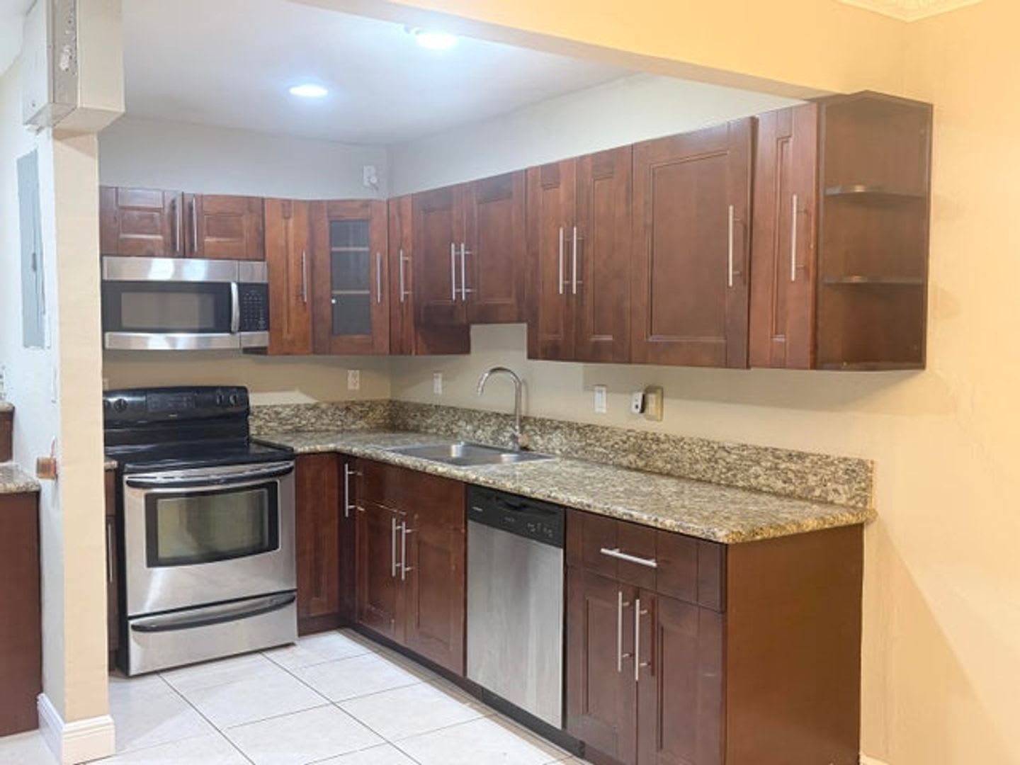 7302 WESTWOOD Drive, Tamarac, FL 33321 – photo 2