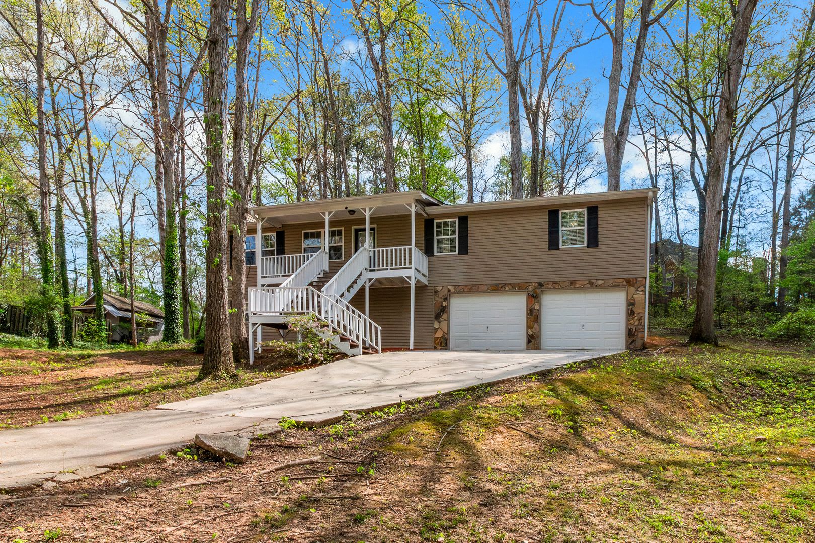 Charming 3 Bedroom / 2 Bath with Finished Basement! – photo 1