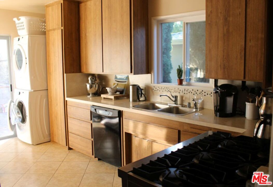 3283 Kelton Avenue – photo 2