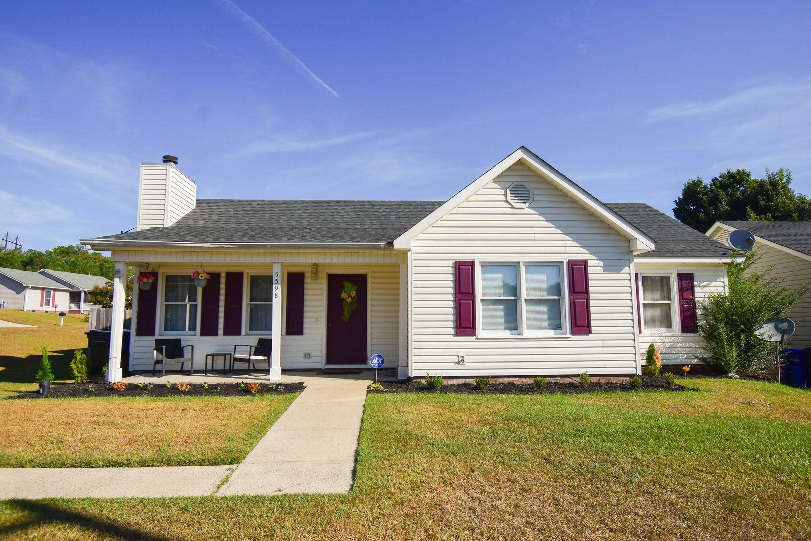 Coming Soon One Months Rent Free 3 Bedroom 2 Bathroom Pets Considered – photo 2