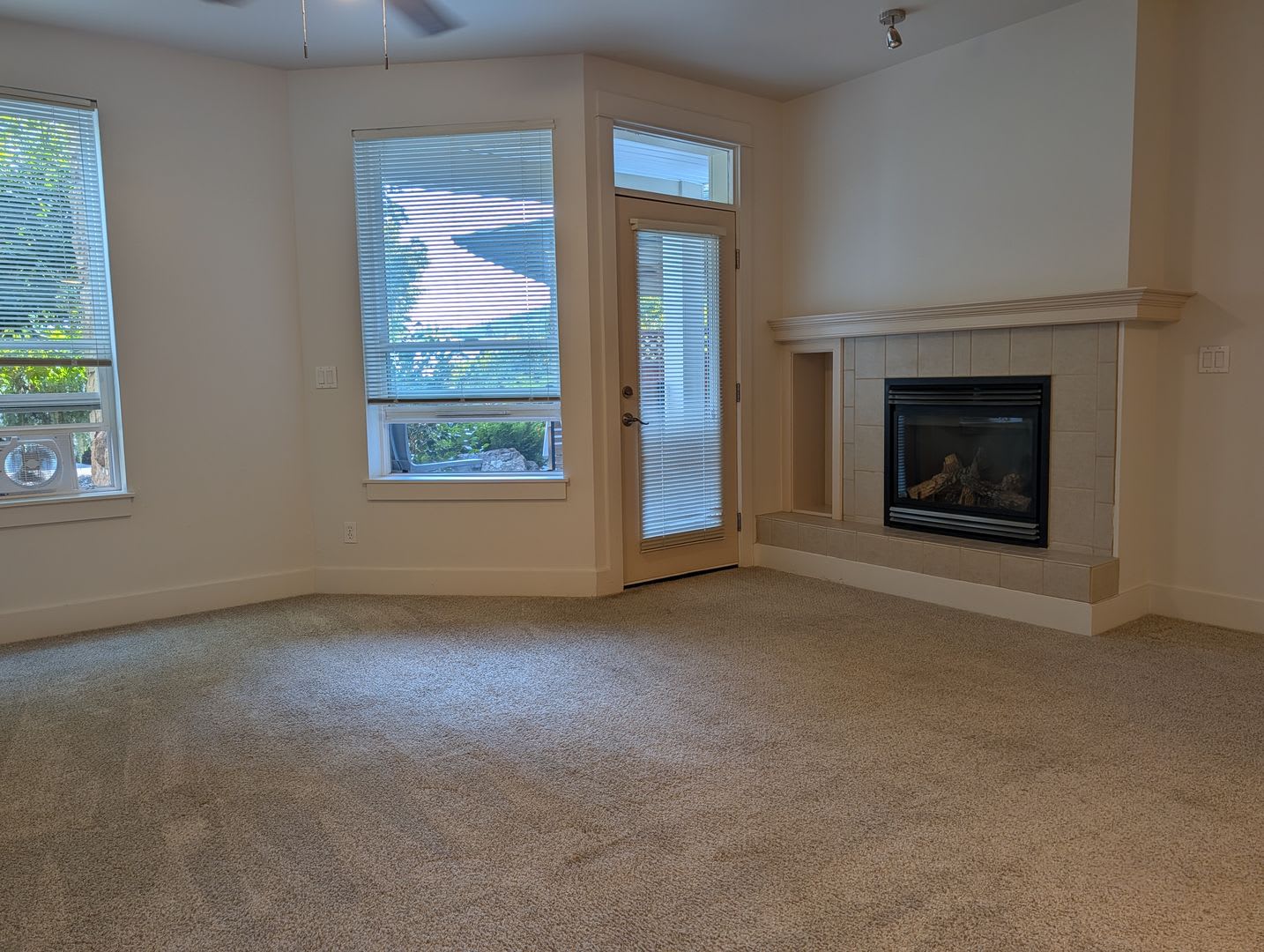 1416 Lindsay Loop, #104 – photo 3