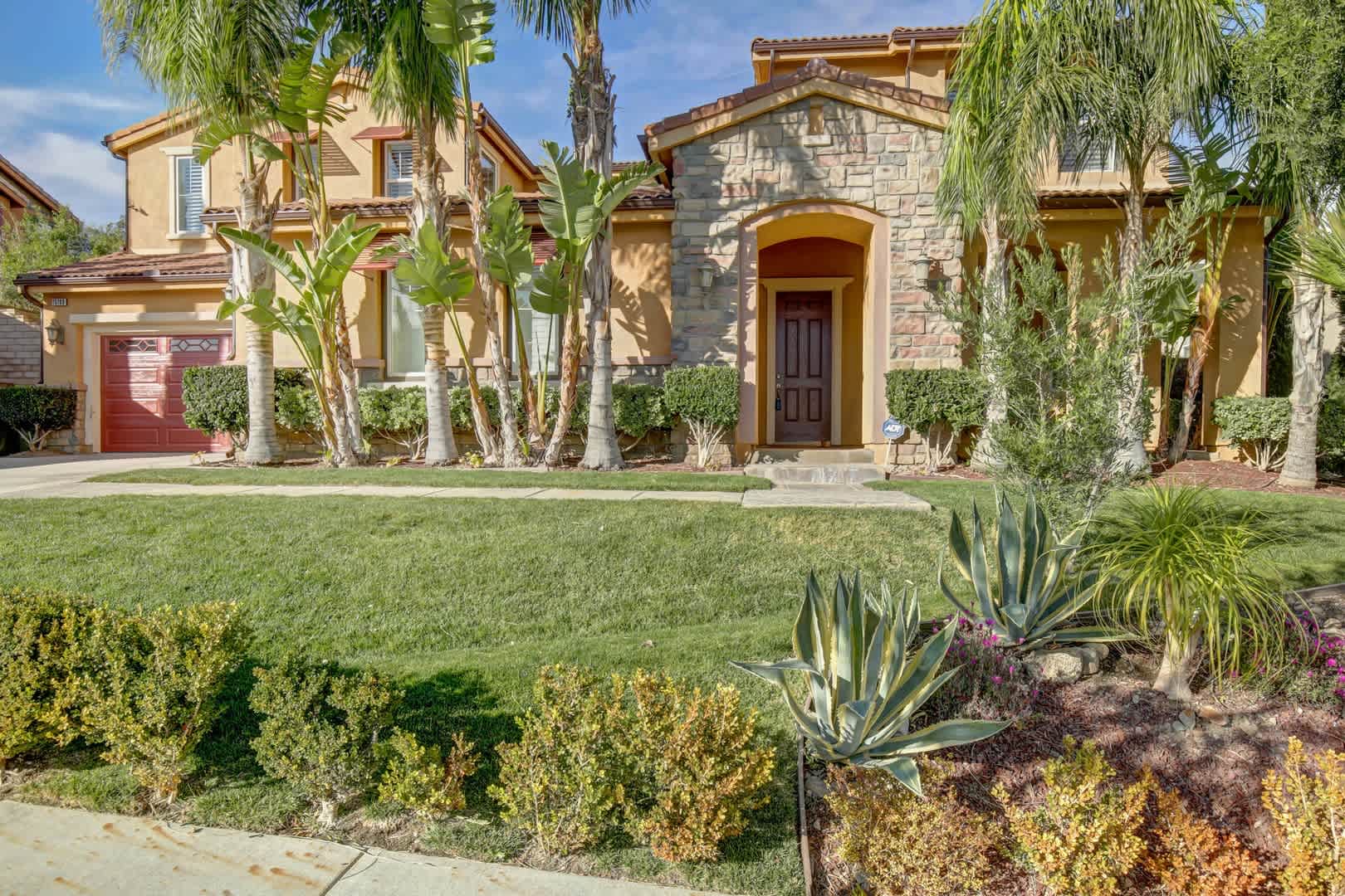 Price Improvement! Stunning 5/4.5 pool home located in the desirable North Fontana Coyote Canyon area. – photo 2