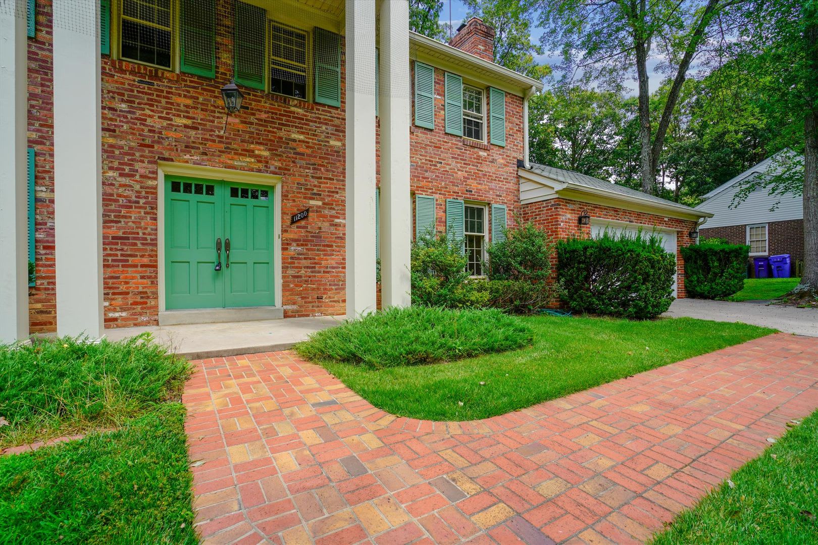 Beautifully Updated Center Hall Colonial In The Fox Hills Neighborhood Of Potomac – photo 3