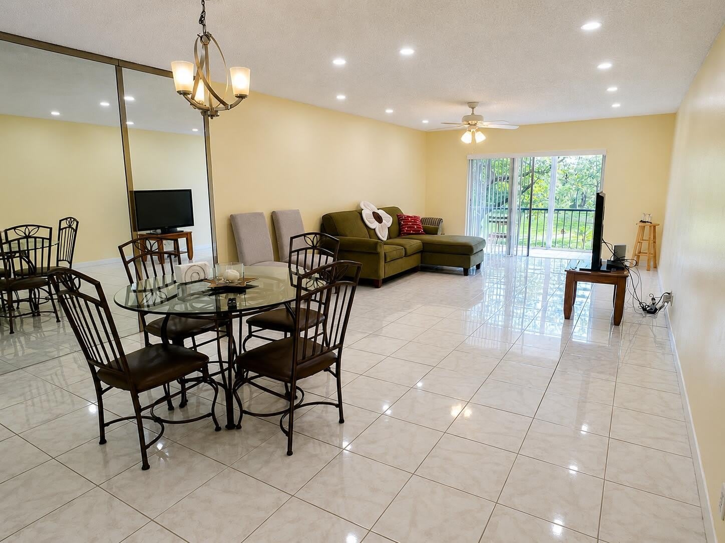 6101 N Falls Cir Drive – photo 3