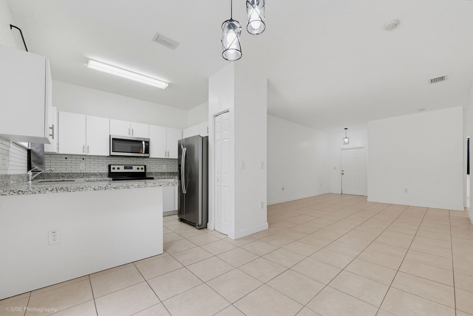 Modern 3 Br 2 Ba Condo In Gated Caribbean Isles Available Now – photo 4