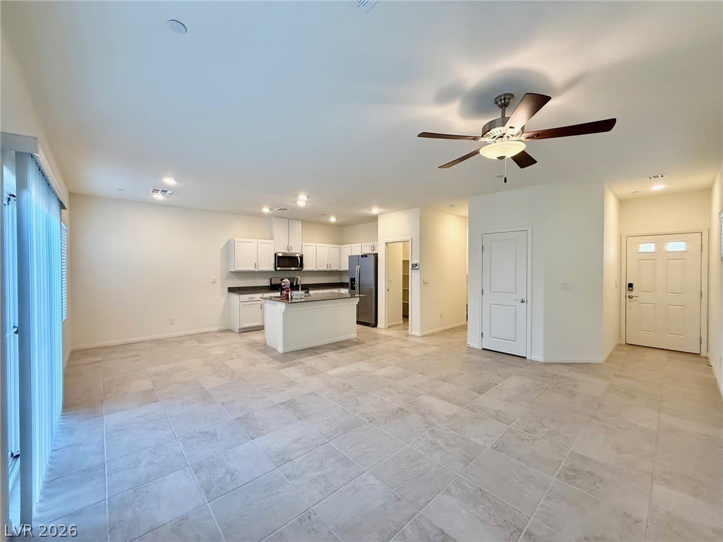 1085 Gentle Swan Street – photo 3