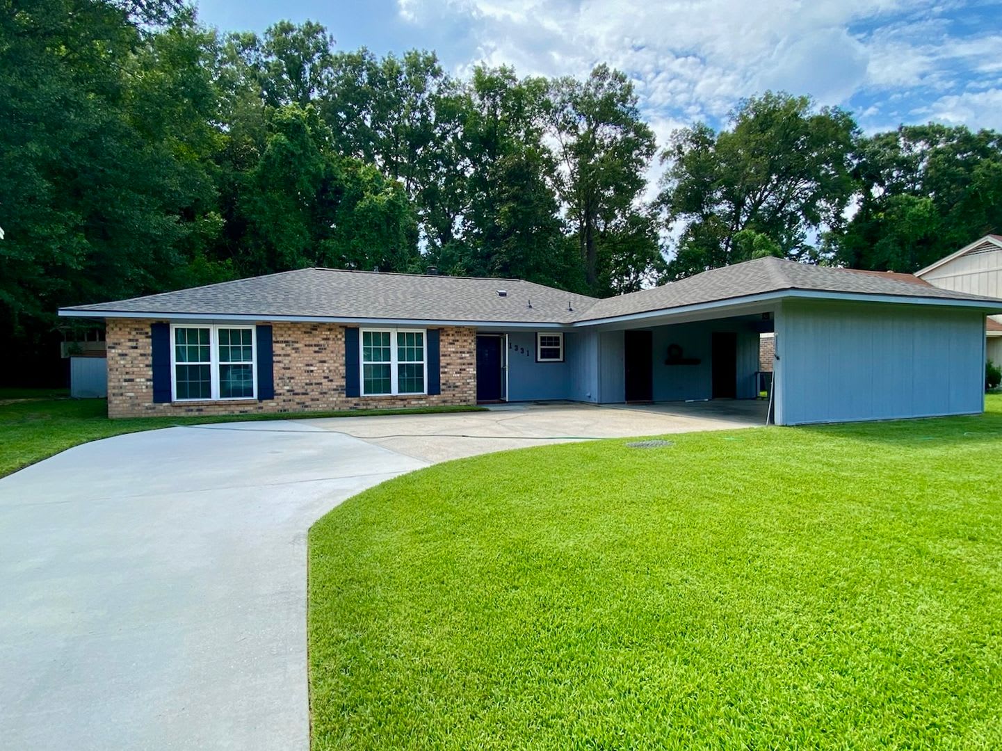 Quite Peaceful Home with Large Yard – photo 1