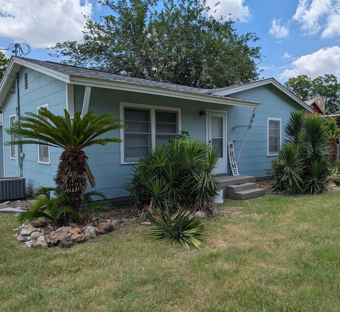 2 1 House With A Detached Garage Garage Has Pool Table Bathroom Large Corner Lot Nbisd – photo 1