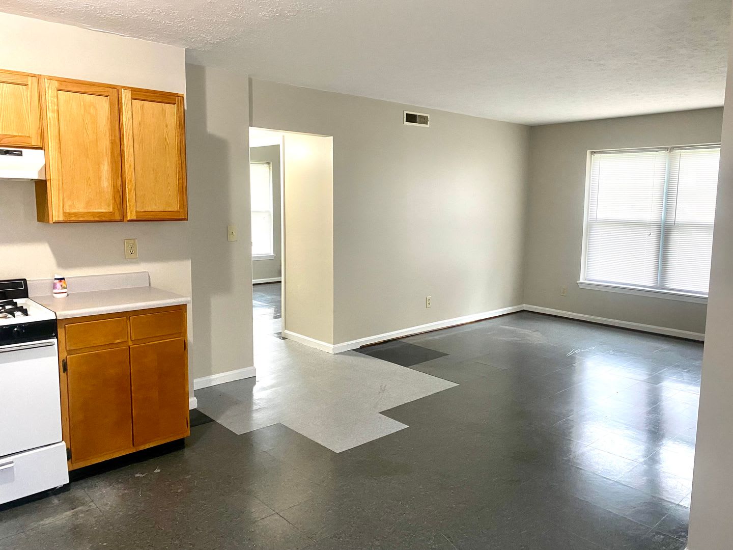 Updated Second Floor 2 Bedroom Apartment In West Louisville Section 8 Accepted 200 Amazon Gift Card At Lease Signing – photo 4