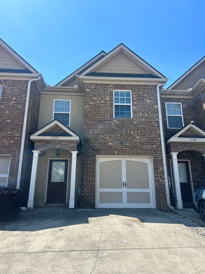 3 Bedroom Townhome off River Watch Pkwy – photo 1