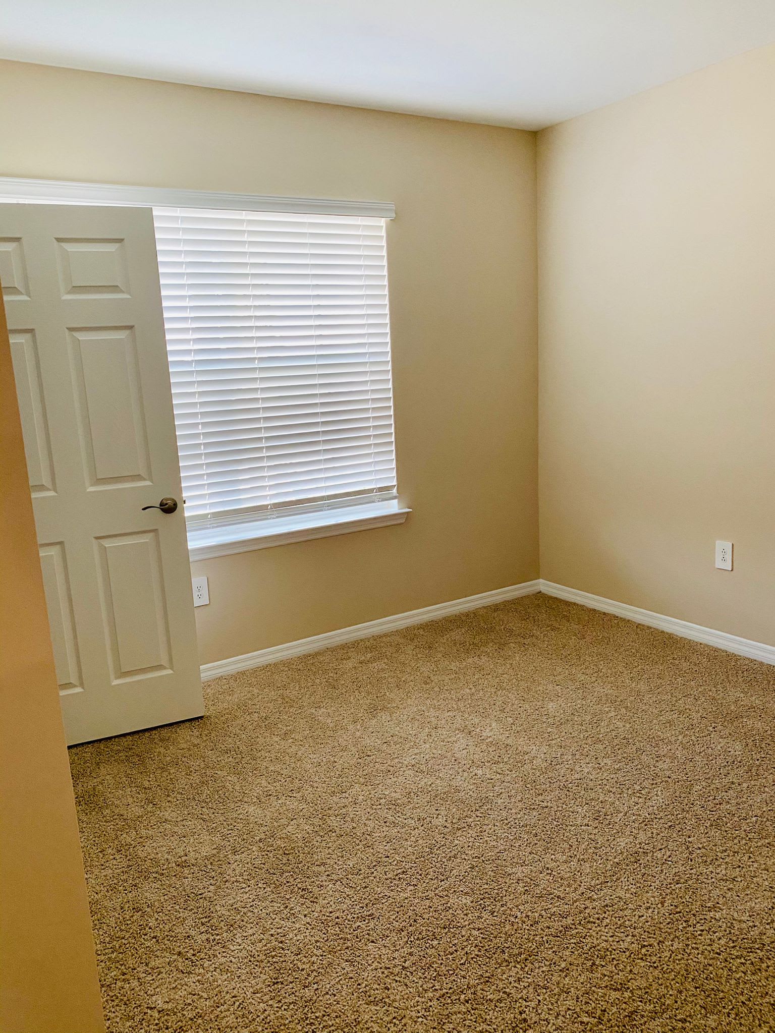 3076 Royal Gardens Avenue – photo 3