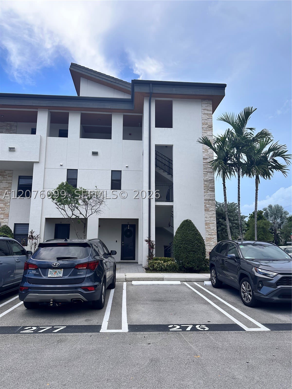 10437 NW 82nd St – photo 2