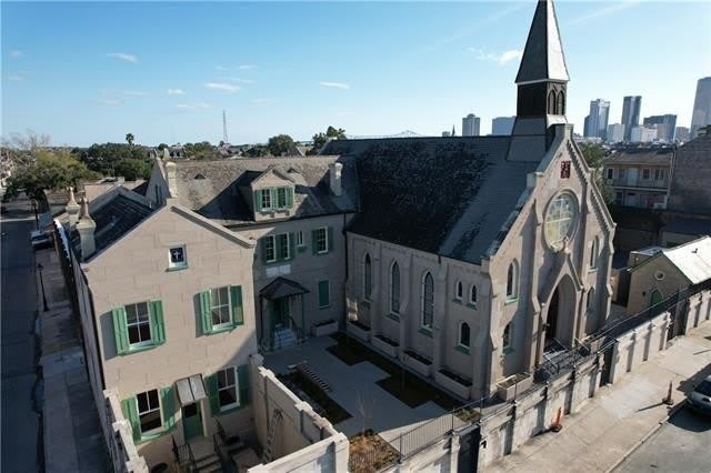 1022 BARRACKS Street – photo 1