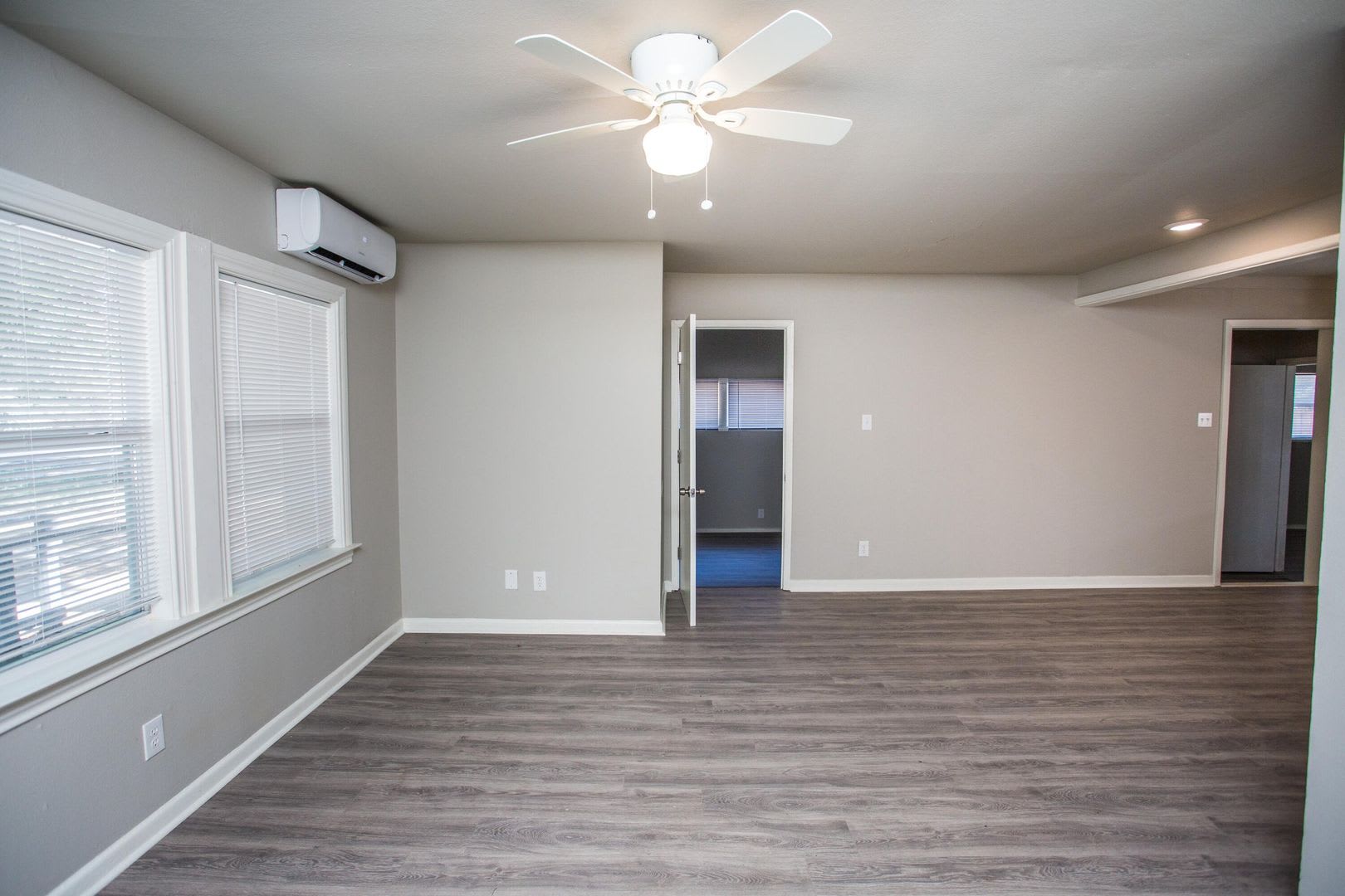 Spacious 4 Bed 2 Bath with Big Backyard – photo 5