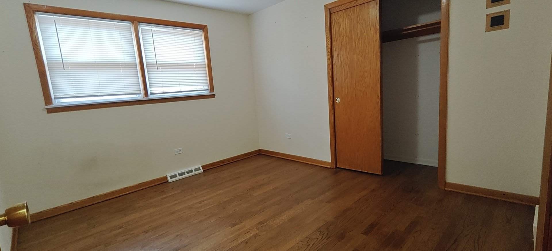 10824 S Sacramento Avenue – photo 5
