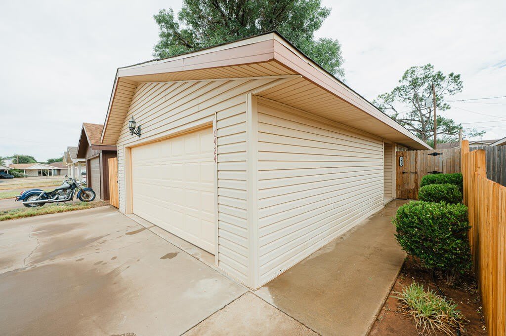 6424 Amber Dr – photo 2