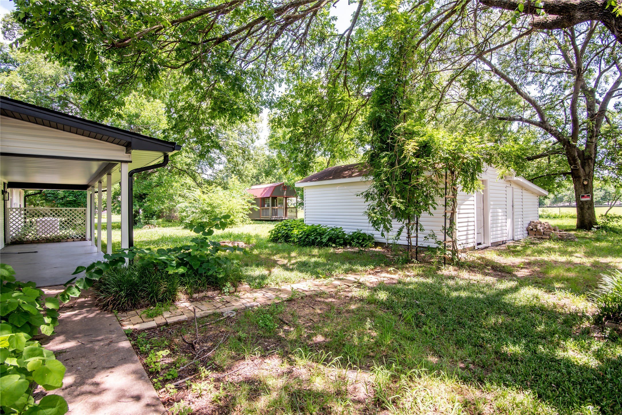 607 E 15th Street – photo 3