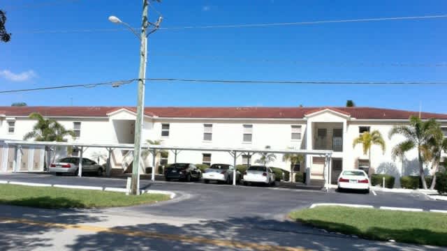 1615 SE 46th Ln Apt 107 – photo 1