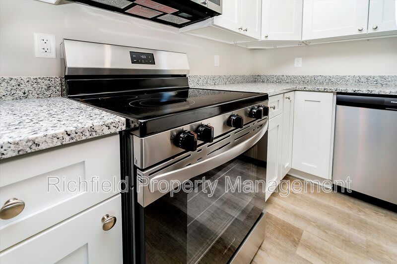 2340 Columbia Avenue – photo 5