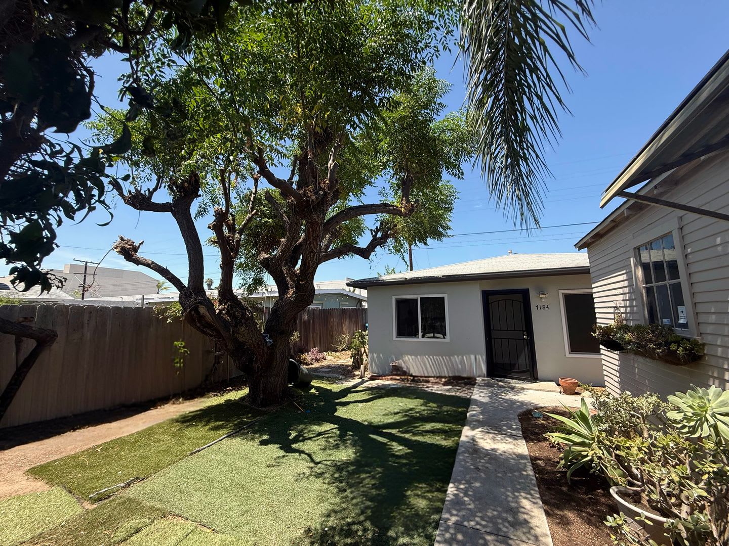 Completely Renovated 2 Bed / 1 Bath Back House – Move-In Ready! – photo 1