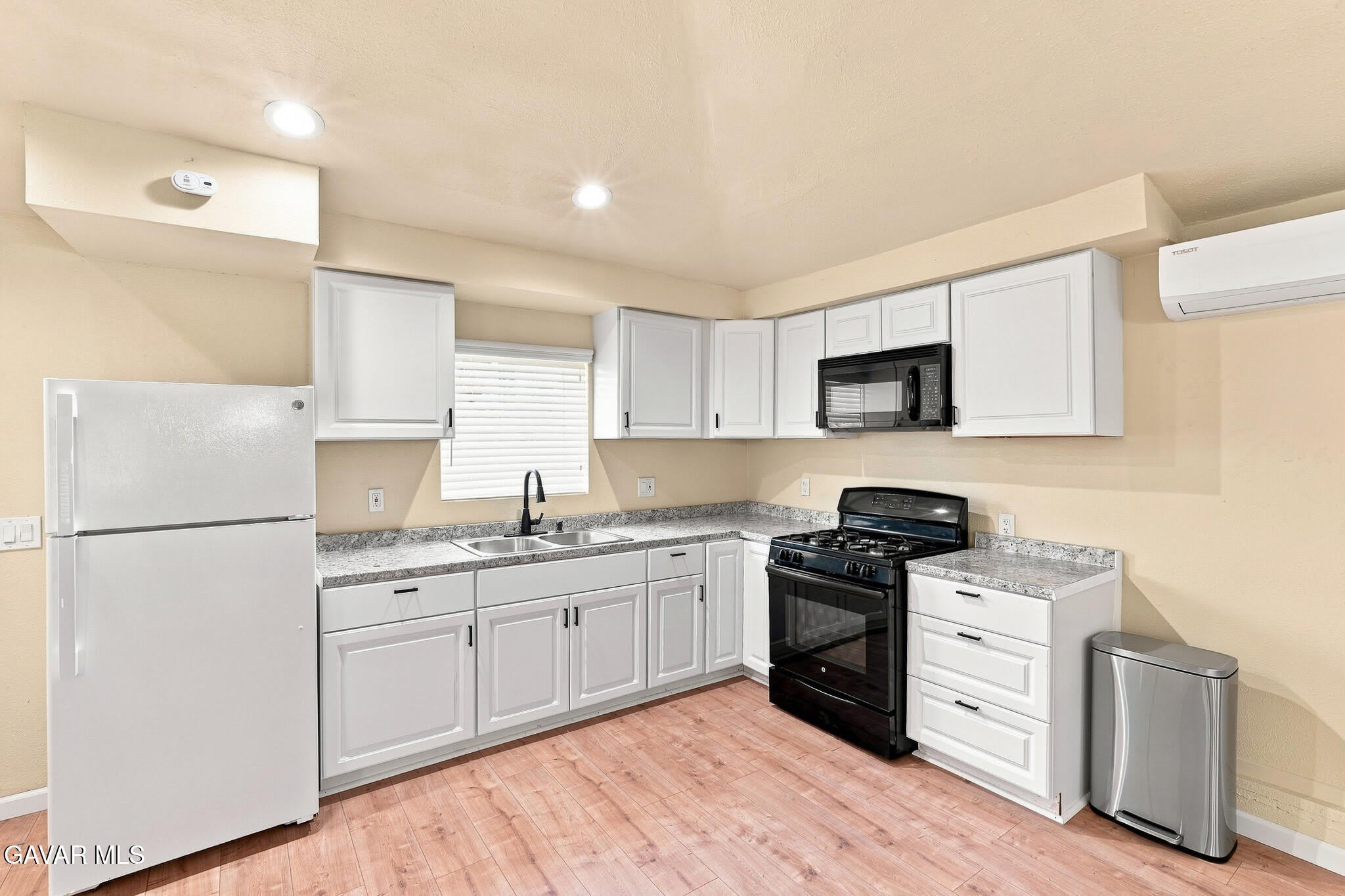 2048 W 112th Street – photo 4