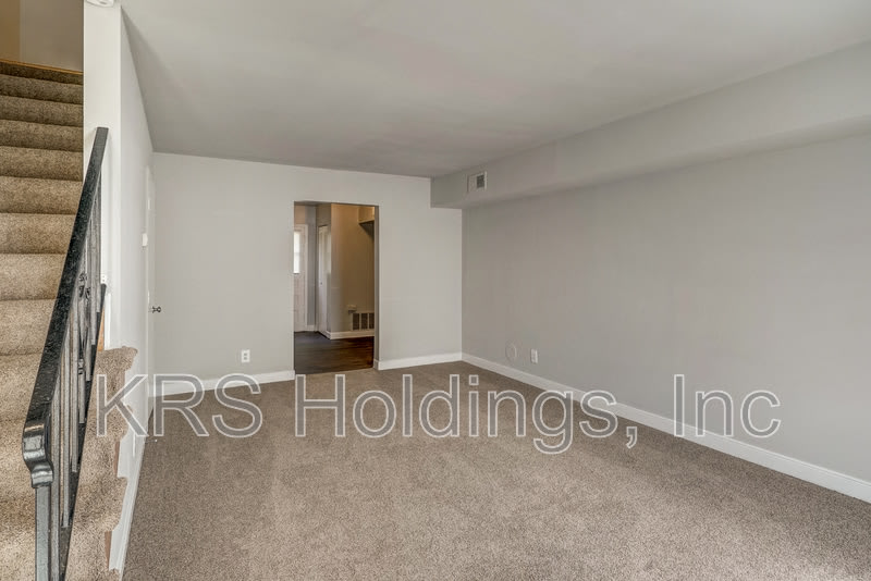 5244 Goolsby CT – photo 3