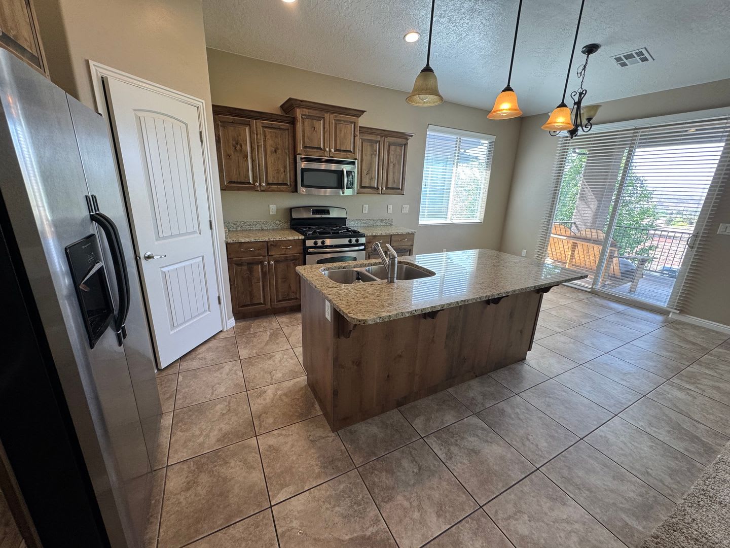 Highly Desirable Lakota Ridge Quiet Neighborhood 1 Month Free Rent – photo 4