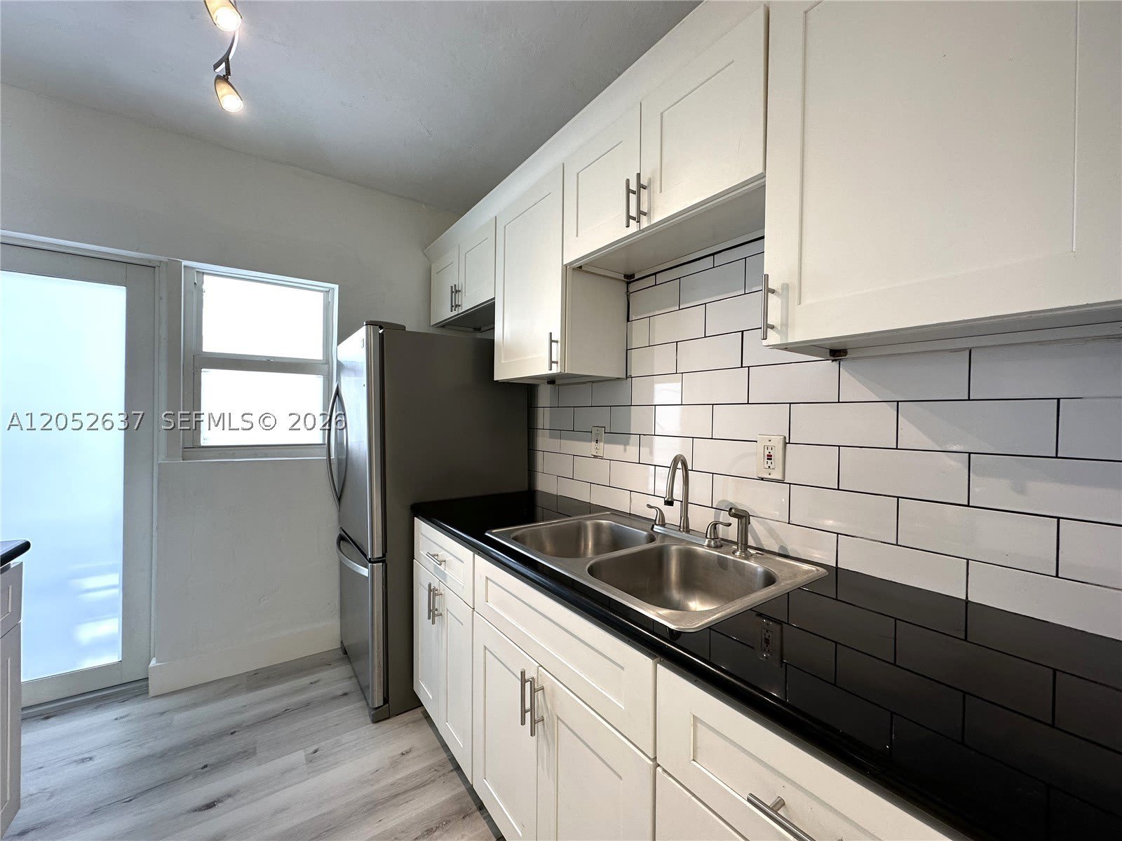 955 Bay Dr – photo 3