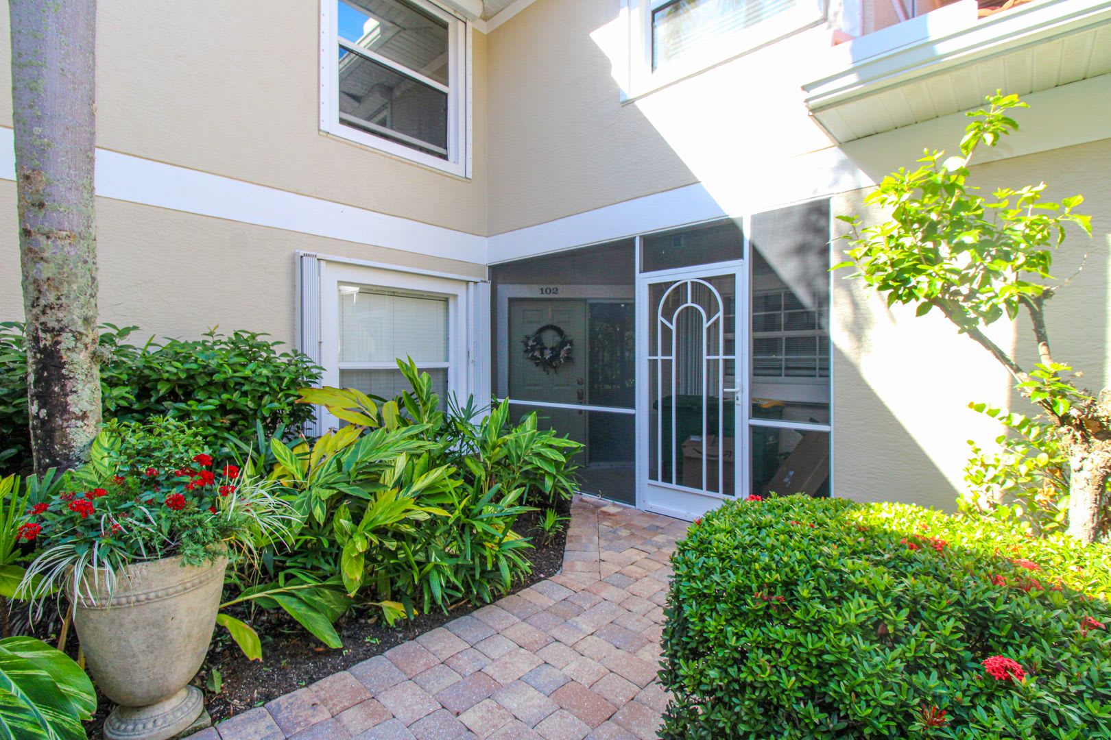 ***BEAUTIFUL** FIRST-FLOOR CONDO***IN THE HEART OF NORTH NAPLES***SEASONAL RENTAL*** – photo 4