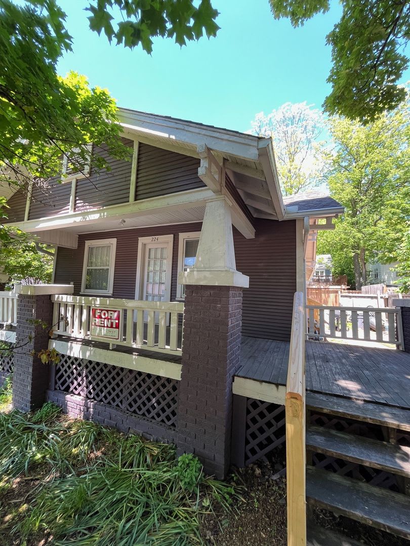 3 bedroom 2 bath off Dickson St, cute front porch – photo 2