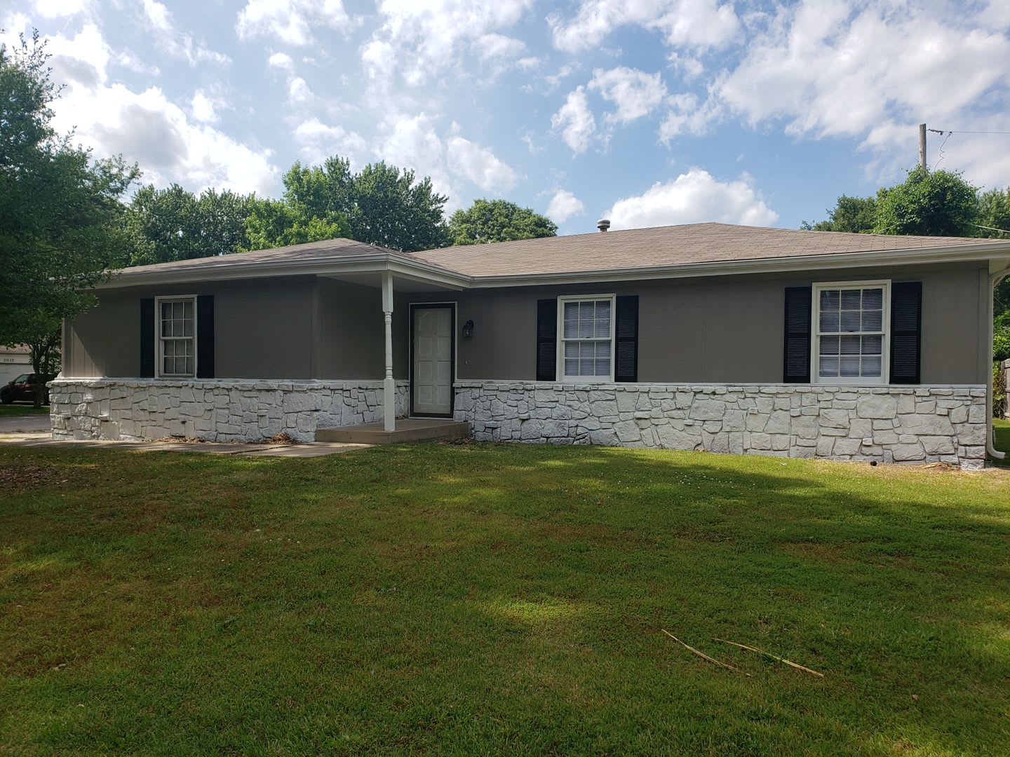Great Location w/ Lots of Up Dates – photo 1