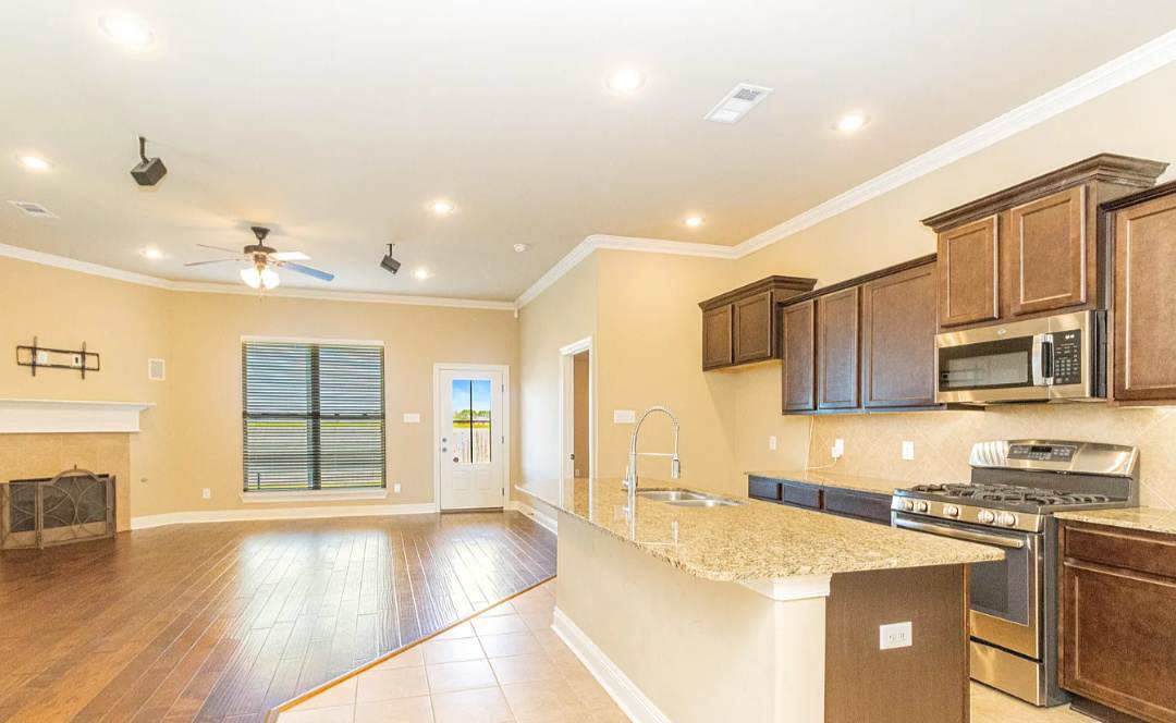 231 Forest Grove Drive – photo 2