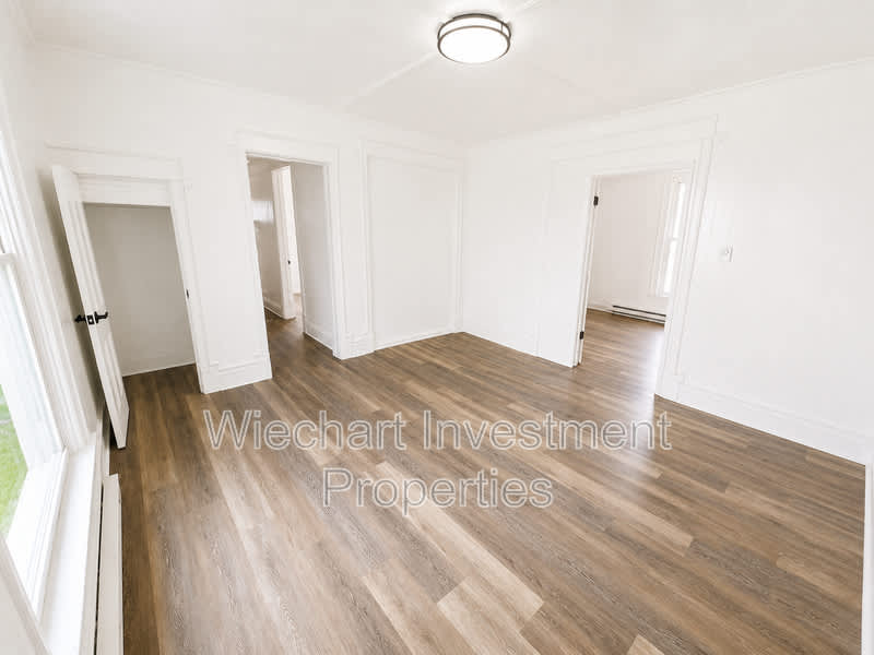 1028 W Wayne St – photo 5
