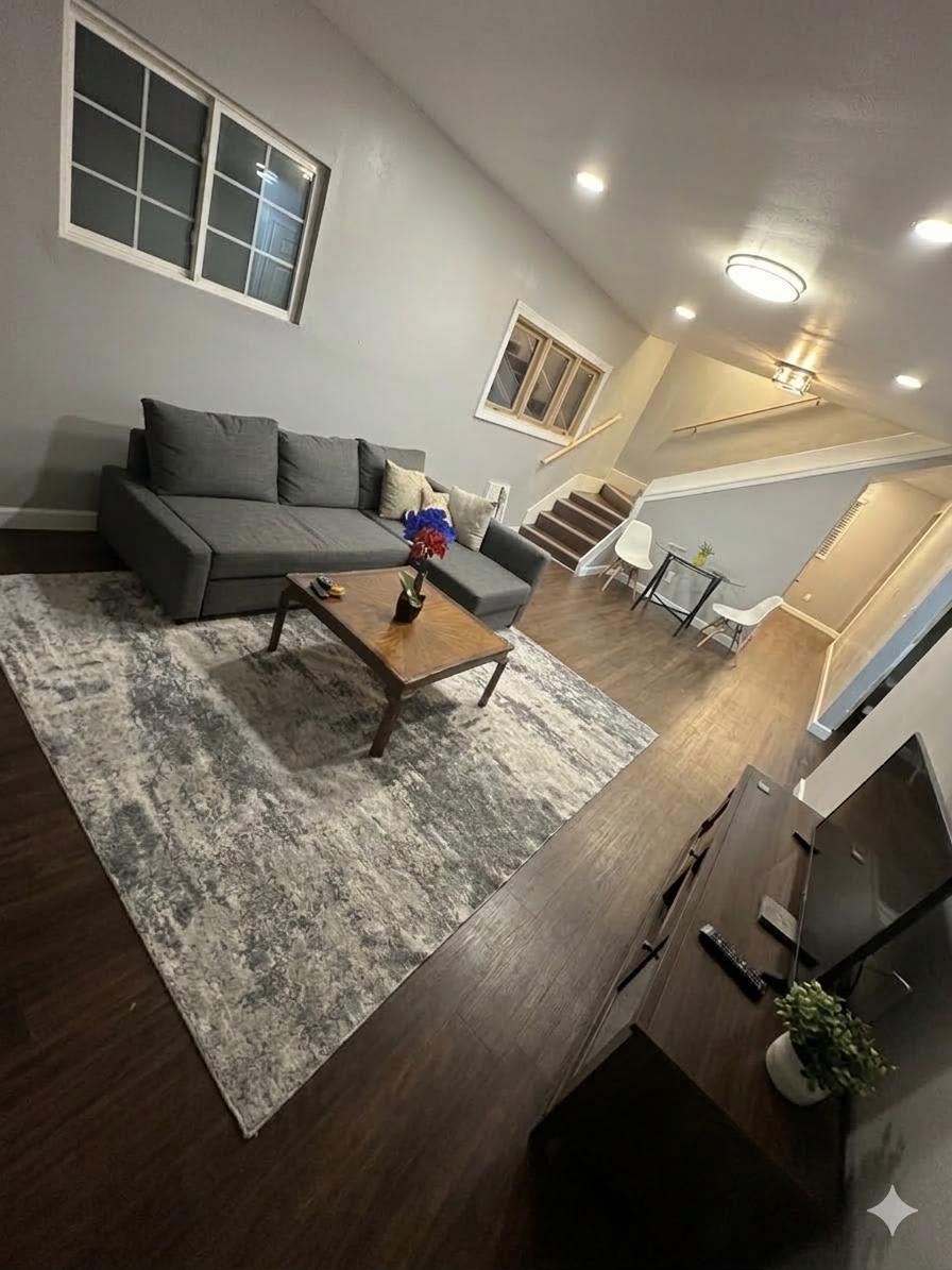 941 W 26th St – photo 5