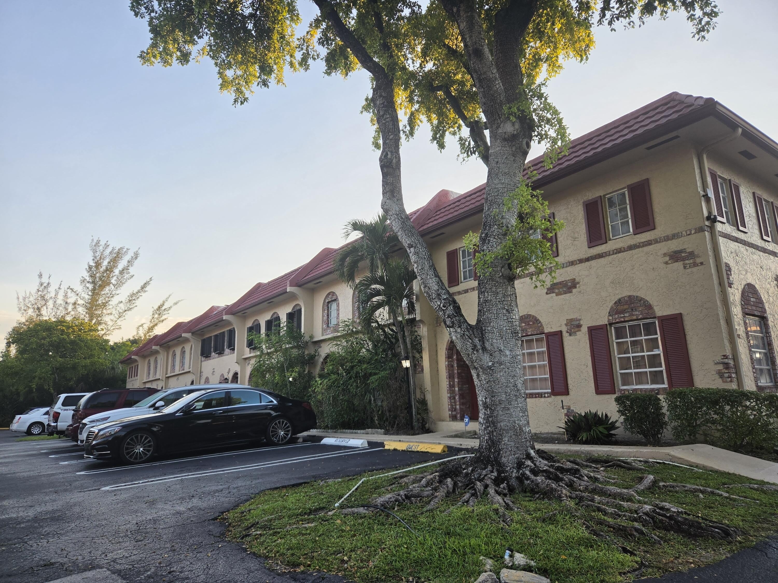 3062 Riverside Drive – photo 3