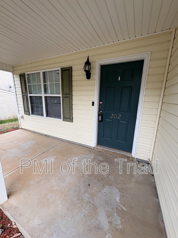 202 Kinnley Ct – photo 2