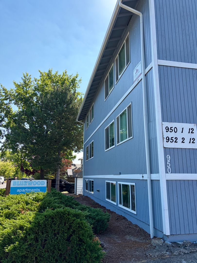 (907) Bluewood Apartments – photo 2