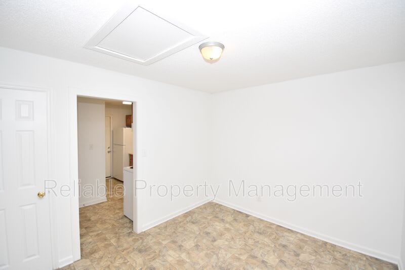 106 S James St – photo 5