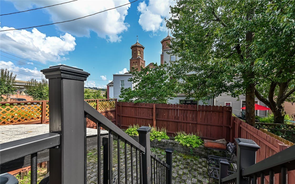 617 Avery St – photo 5