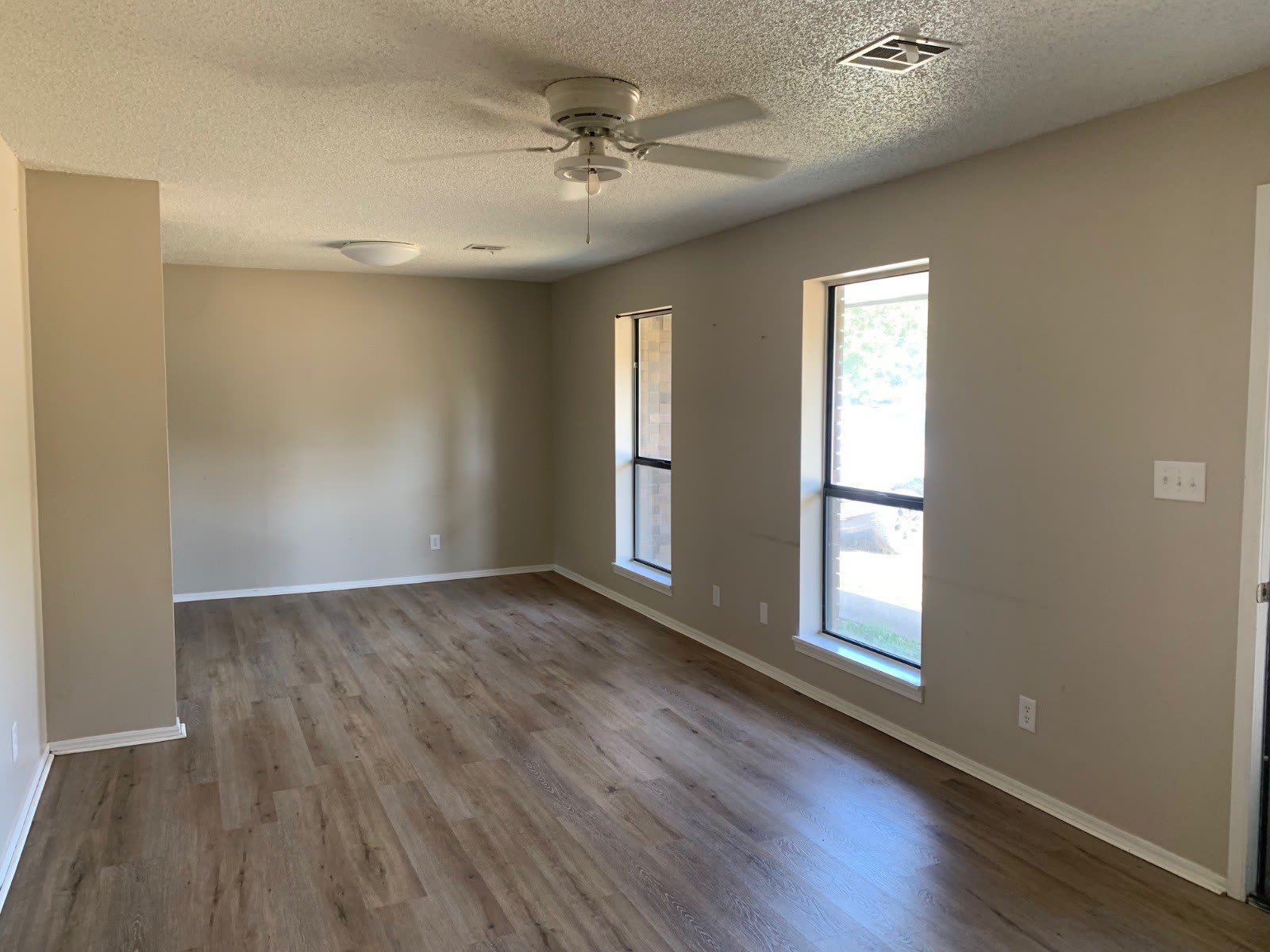 2122 W Austin – photo 3