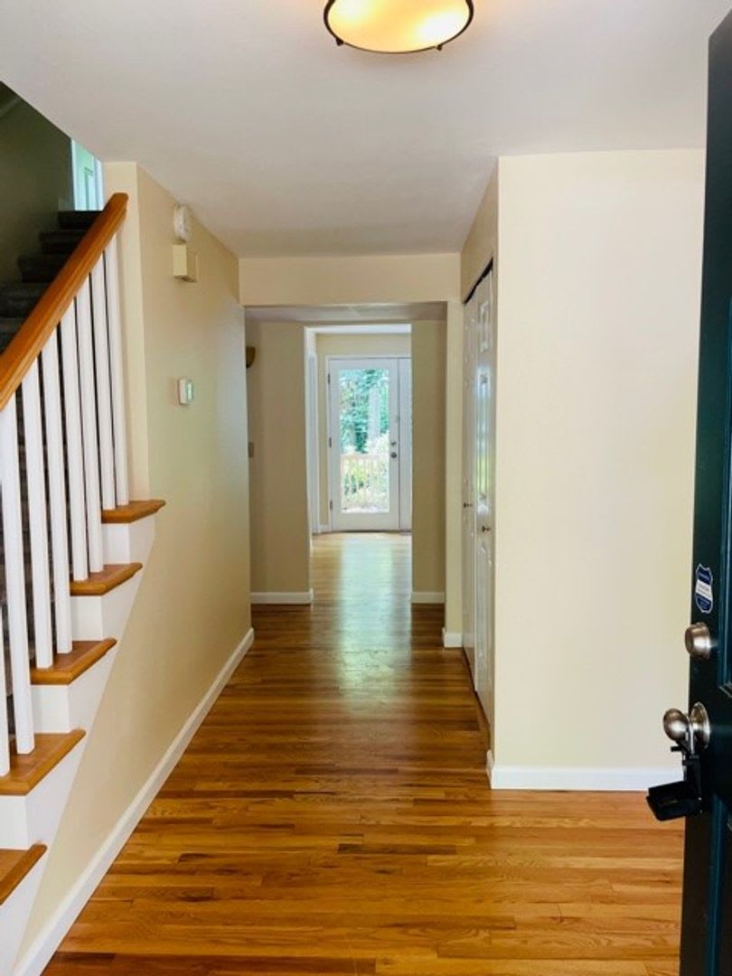 Large 4 Bedroom in Somerset Neighborhood – photo 3