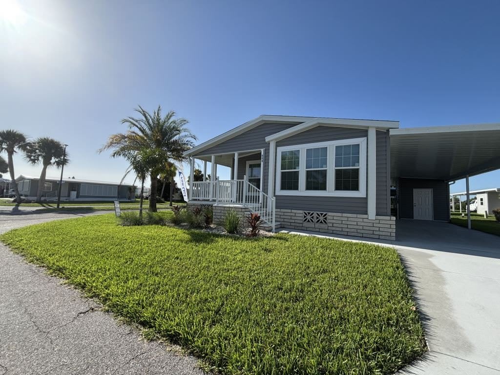 940 Roseau Avenue – photo 1