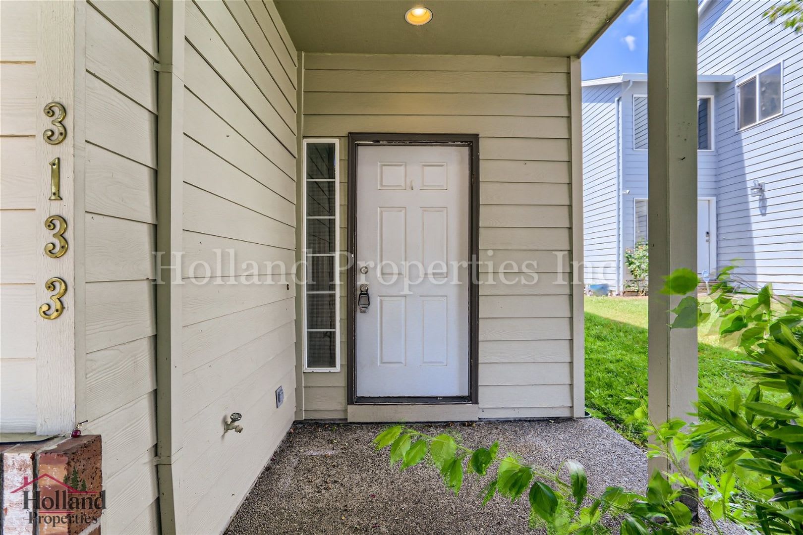 Spacious Two-Level Duplex Home with Fenced Backyard in Hillsboro! – photo 4