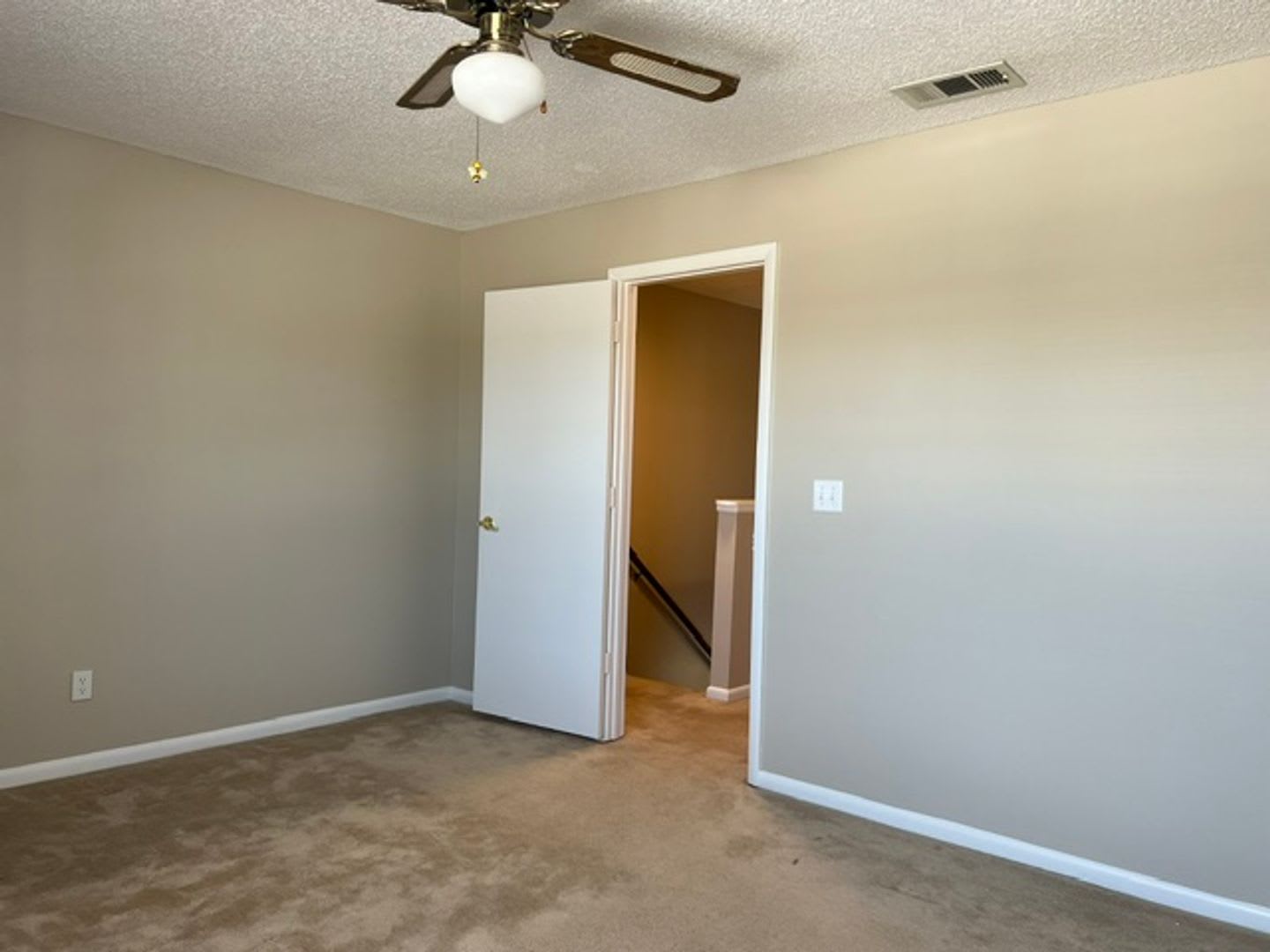 Townhome- great location – photo 5