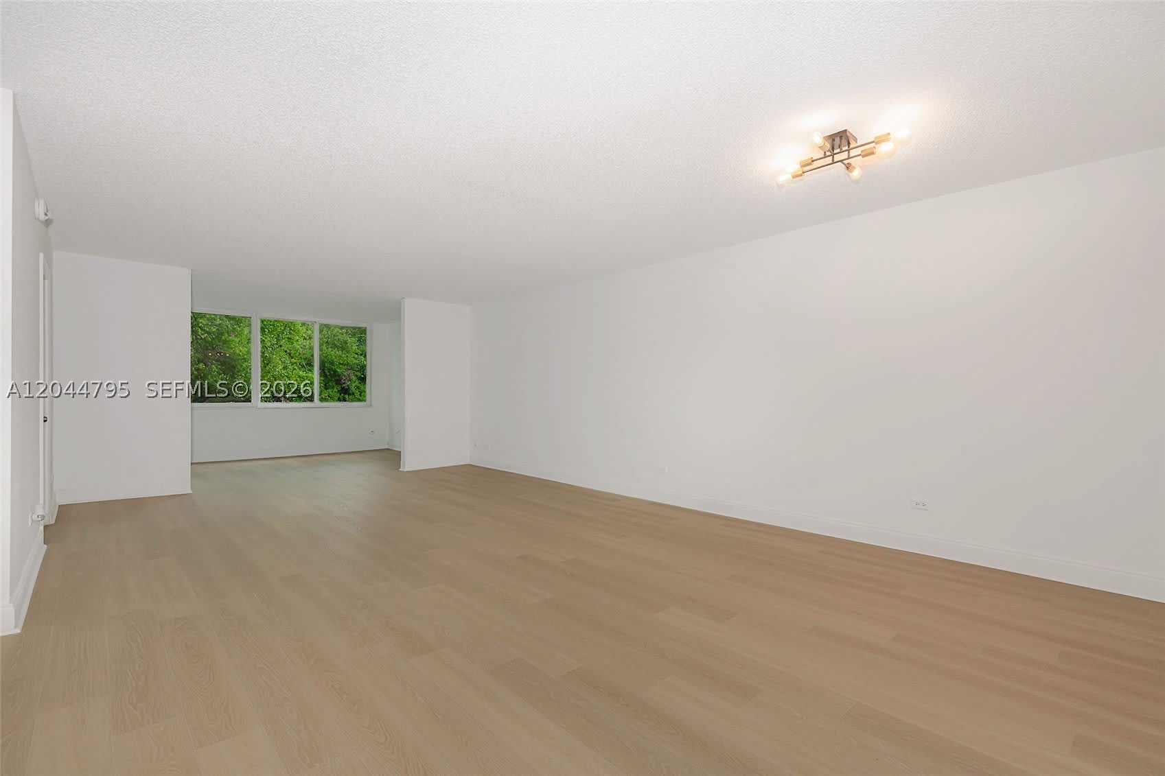 445 Ne 195Th St – photo 2