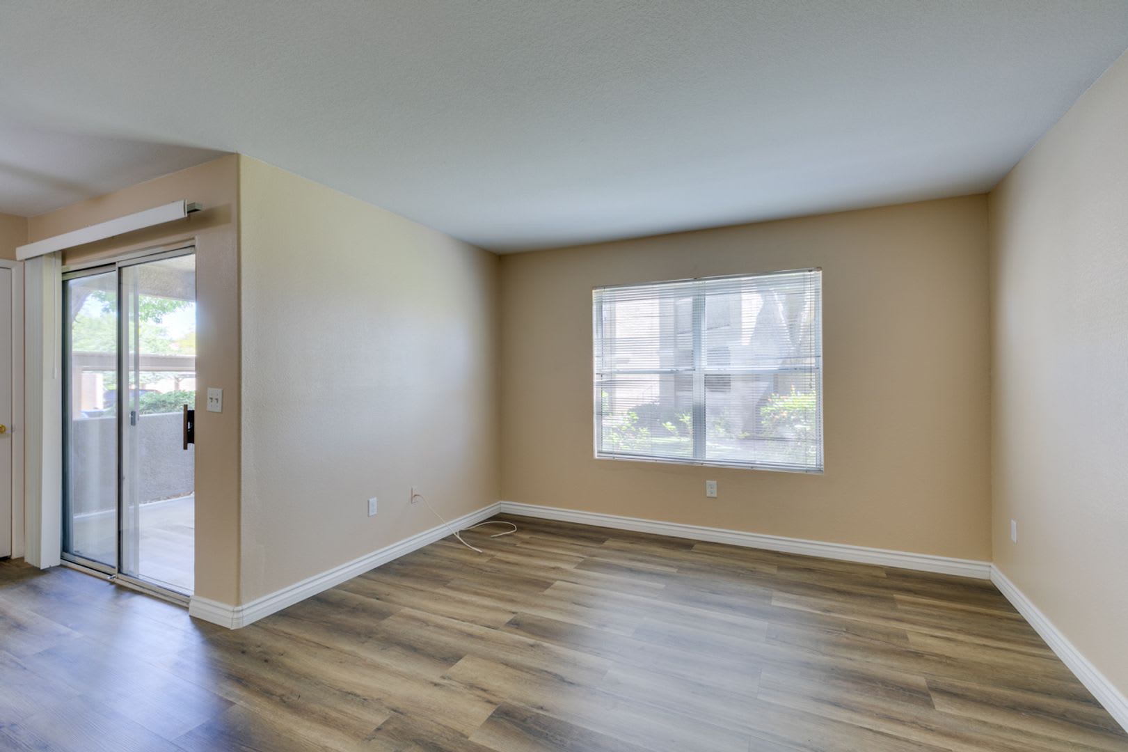 Beautiful 2Bed/2Bath First Floor Condo located in Silverado Ranch – photo 4