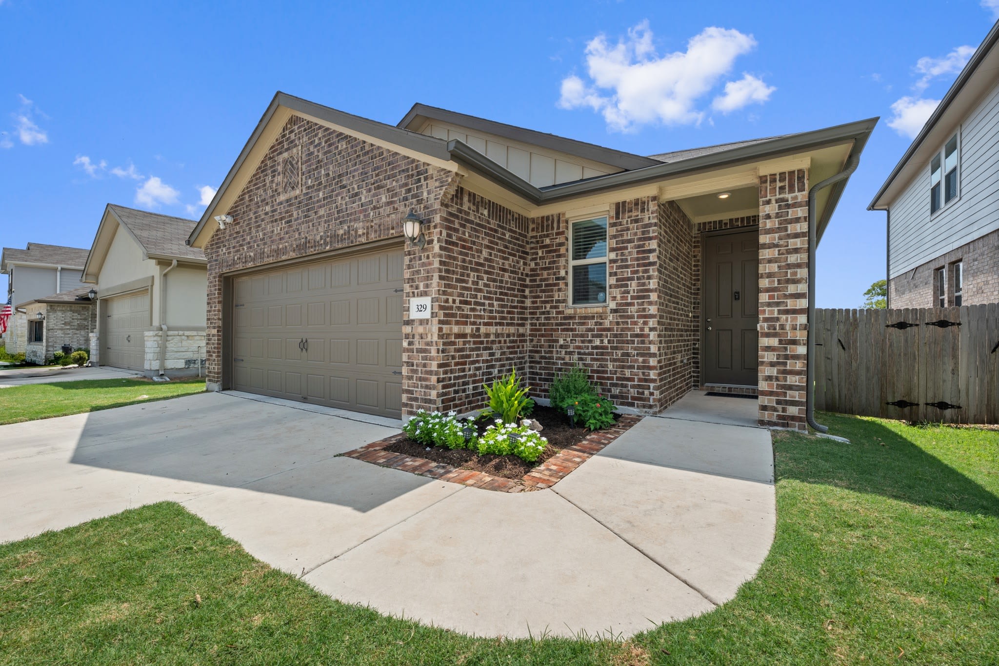 329 Serpens Street – photo 1