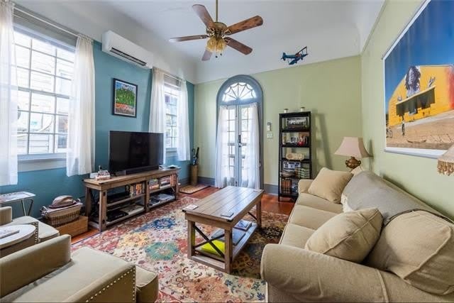 723 LOUISA Street – photo 3
